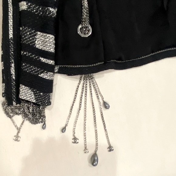 CHANEL Karl Lagerfeld Tweed Jacket with CC Logo Gunmetal & Pearl Chains. EU 40 - Picture 10 of 13